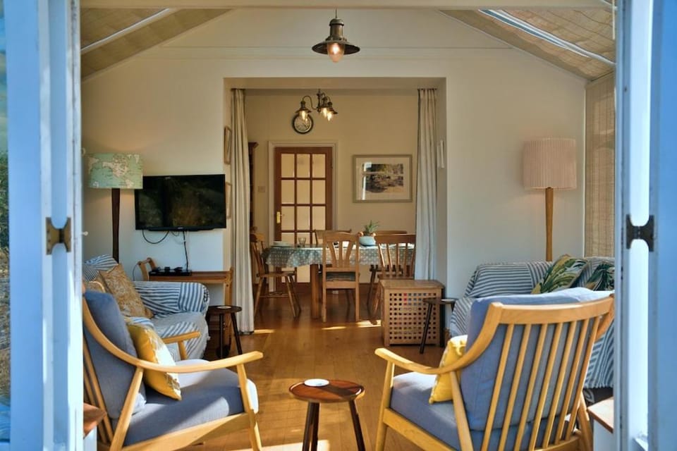 Sherriffs, Bantham in SDevon, 5 min walk to beach Apartment in England