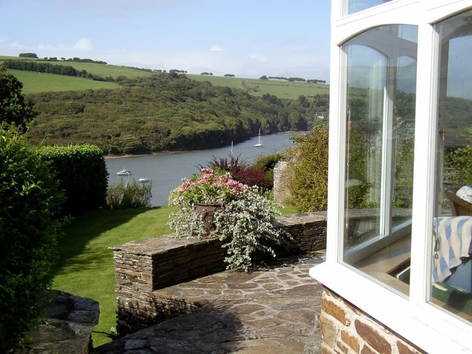 Sherriffs, Bantham in SDevon, 5 min walk to beach Apartment in England