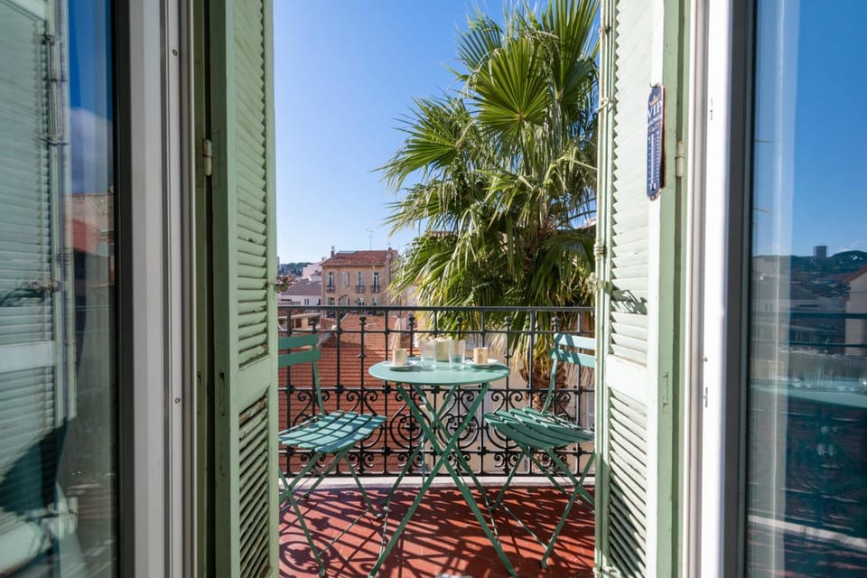 View (from property/room), Balcony/Terrace, Dining area