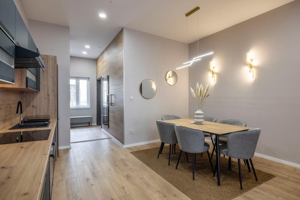 TV and multimedia, Kitchen or kitchenette, Living room, Seating area, Dining area
