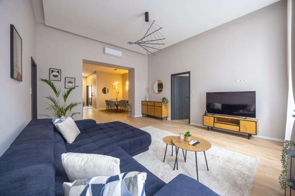 TV and multimedia, Living room, Seating area, air conditioner