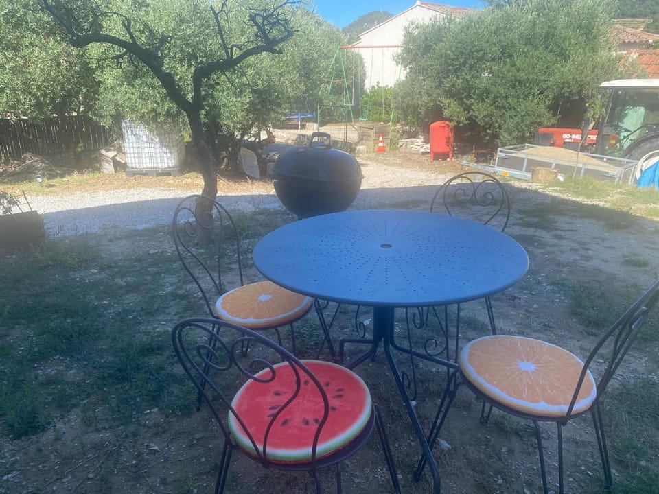 BBQ facilities, Dining area