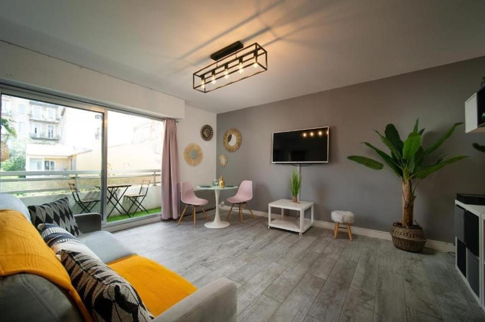 Appartement climatisé tout equipe avec balcon au cœur de Marseille Apartment in Marseille