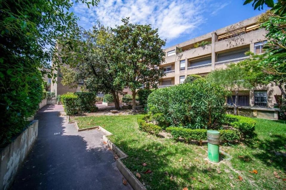 Appartement climatisé tout equipe avec balcon au cœur de Marseille Apartment in Marseille