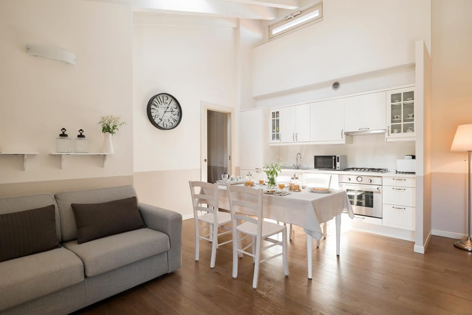 Kitchen or kitchenette, Living room