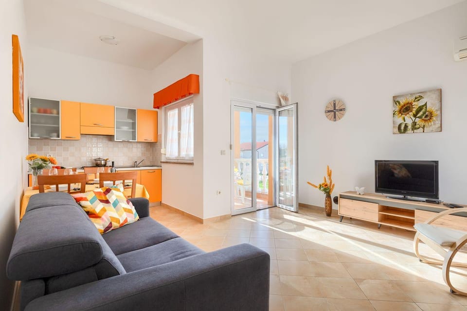Charmantes Apartment mit Babybett, privatem Balkon, Grill, WiFi Apartment in Pula