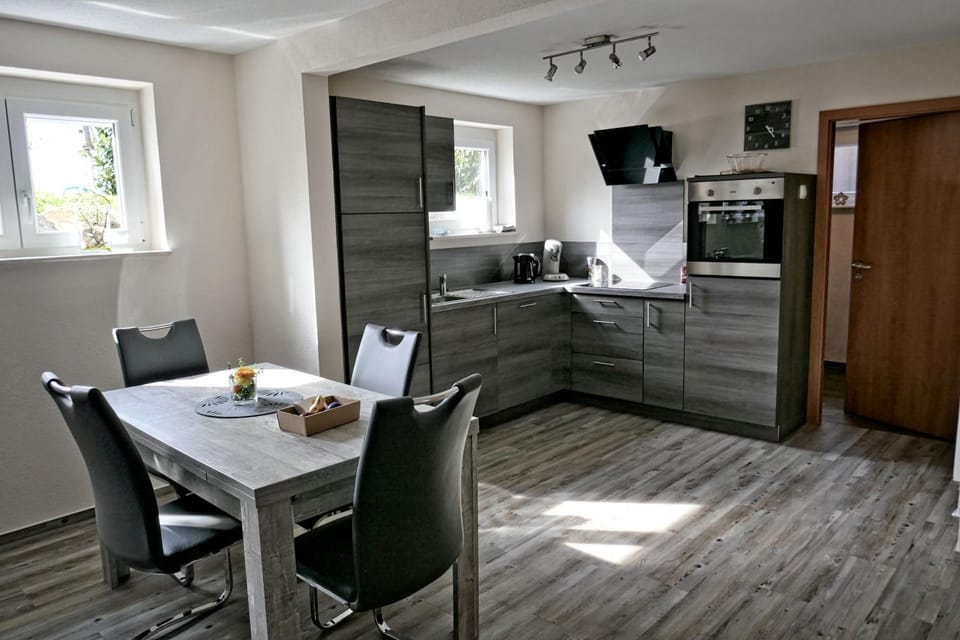 Kitchen or kitchenette, Photo of the whole room, Seating area, Dining area