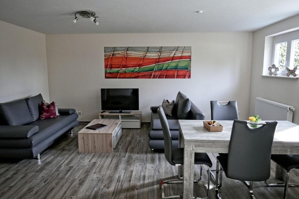 TV and multimedia, Living room, Photo of the whole room, Dining area