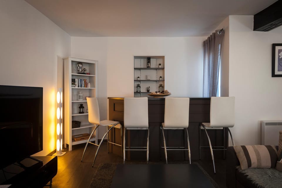 Living room, Lounge or bar