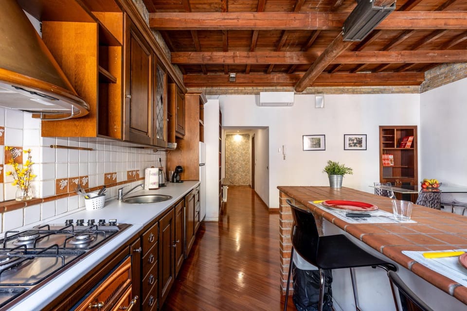 Dining area, pet friendly, stove