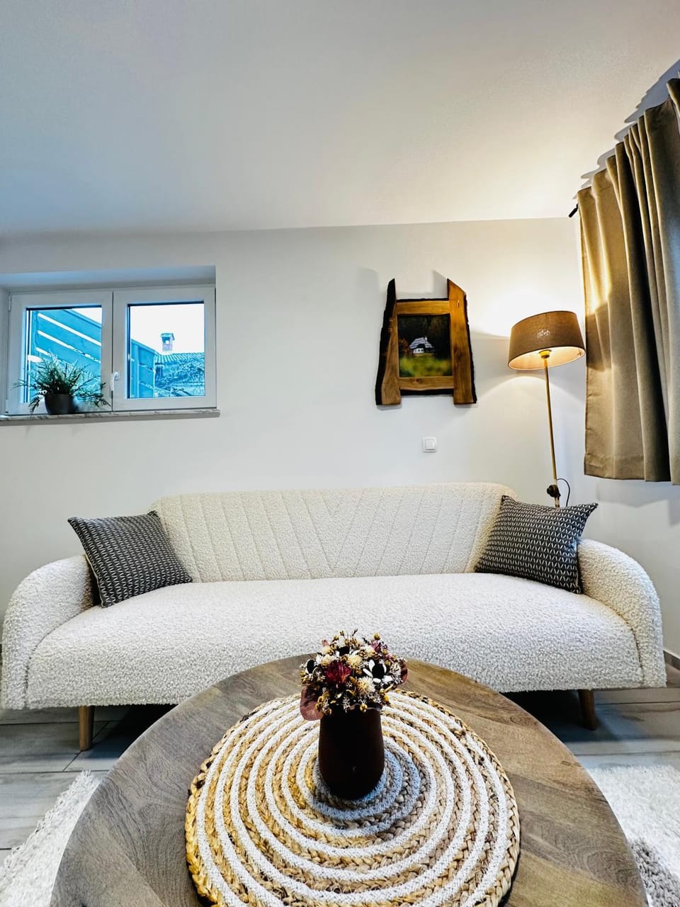 Bed, Living room