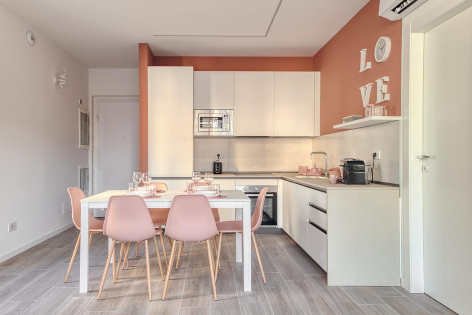 Coffee/tea facilities, Kitchen or kitchenette, Dining area, dishwasher, oven, toaster