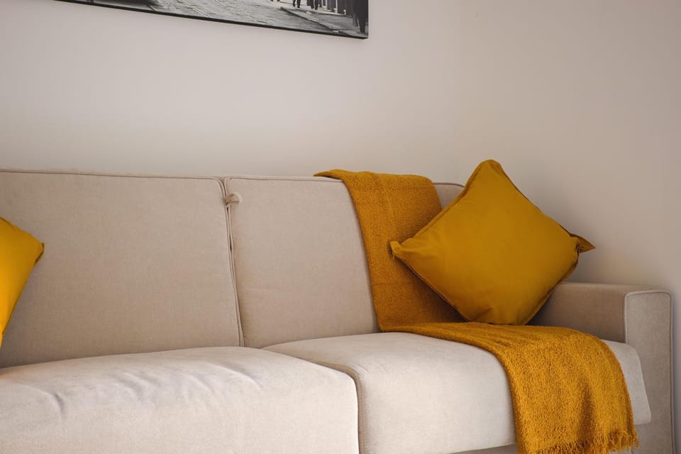 Bed, Living room, Photo of the whole room, Seating area, Bedroom