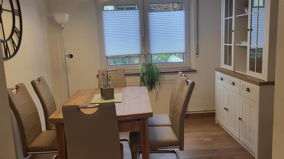 Seating area, Dining area