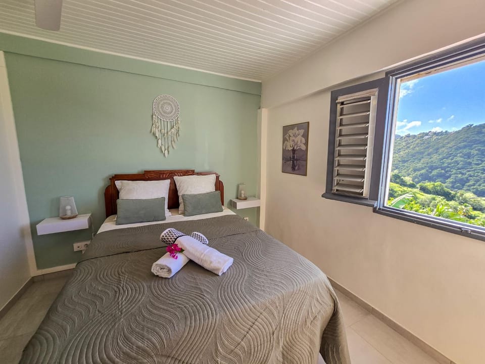 Natural landscape, Photo of the whole room, Bedroom, Mountain view