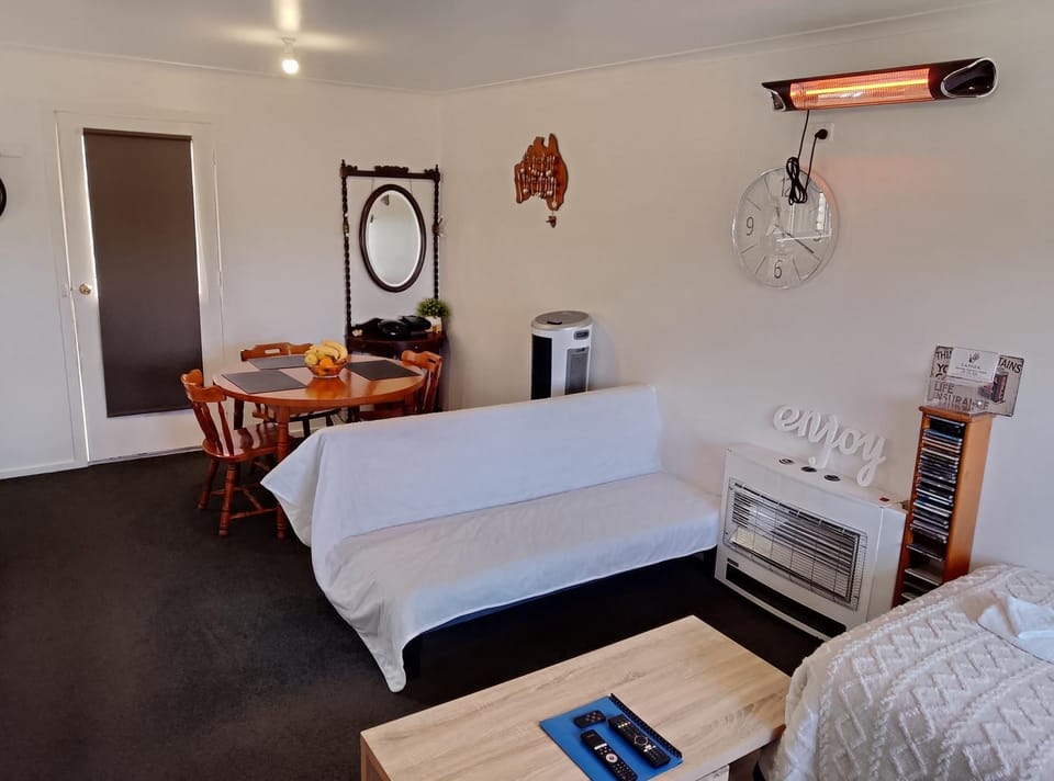Waratah Waterfall Retreat Unit1 Free Breakfast, WiFi & Pay Tv Apartment in Tasmania