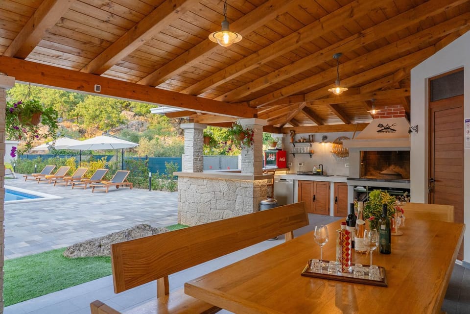 Day, Kitchen or kitchenette, Food and drinks, Seating area, Garden view, Pool view