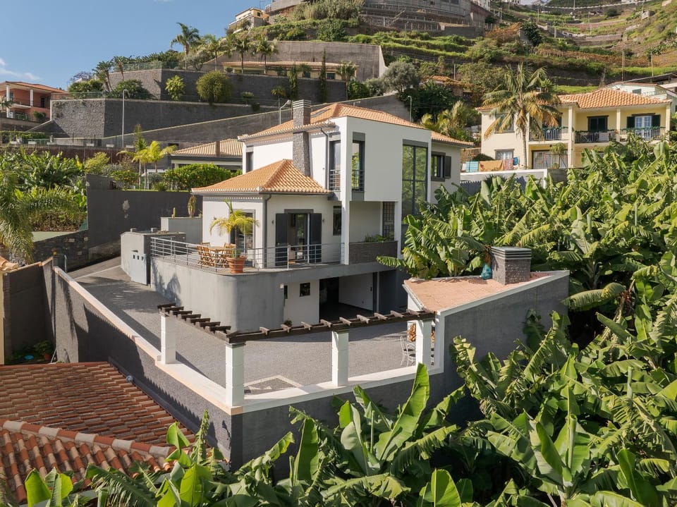 Property building, Day, Natural landscape, View (from property/room), Balcony/Terrace, Mountain view