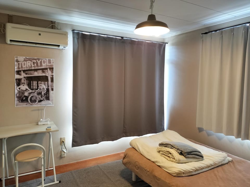 真鶴個室201セミダブル1台 駅徒歩6分Atami Hakoneも近いゲストハウス真鶴 Bed and Breakfast in Kanagawa Prefecture