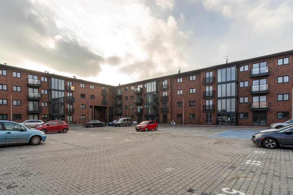 Property building, Neighbourhood, Location