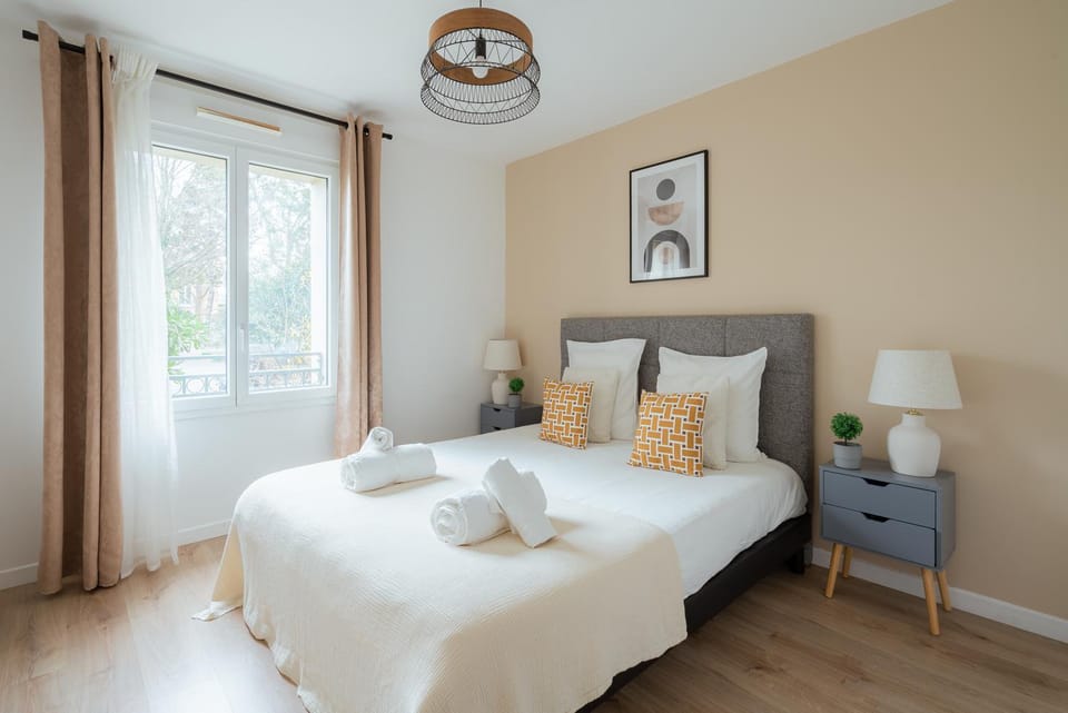 Bed, Bedroom