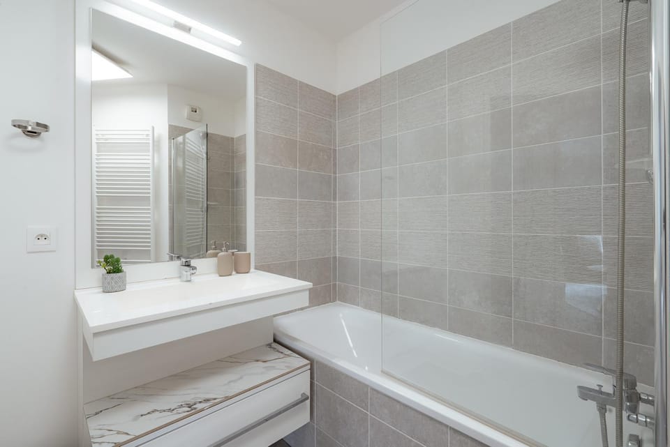 Bathroom, Bath