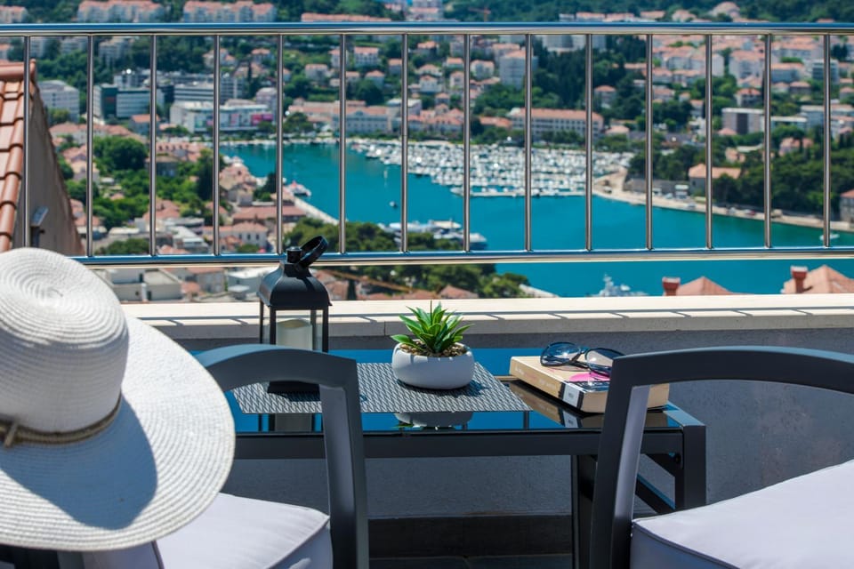 Balcony/Terrace, Seating area, City view