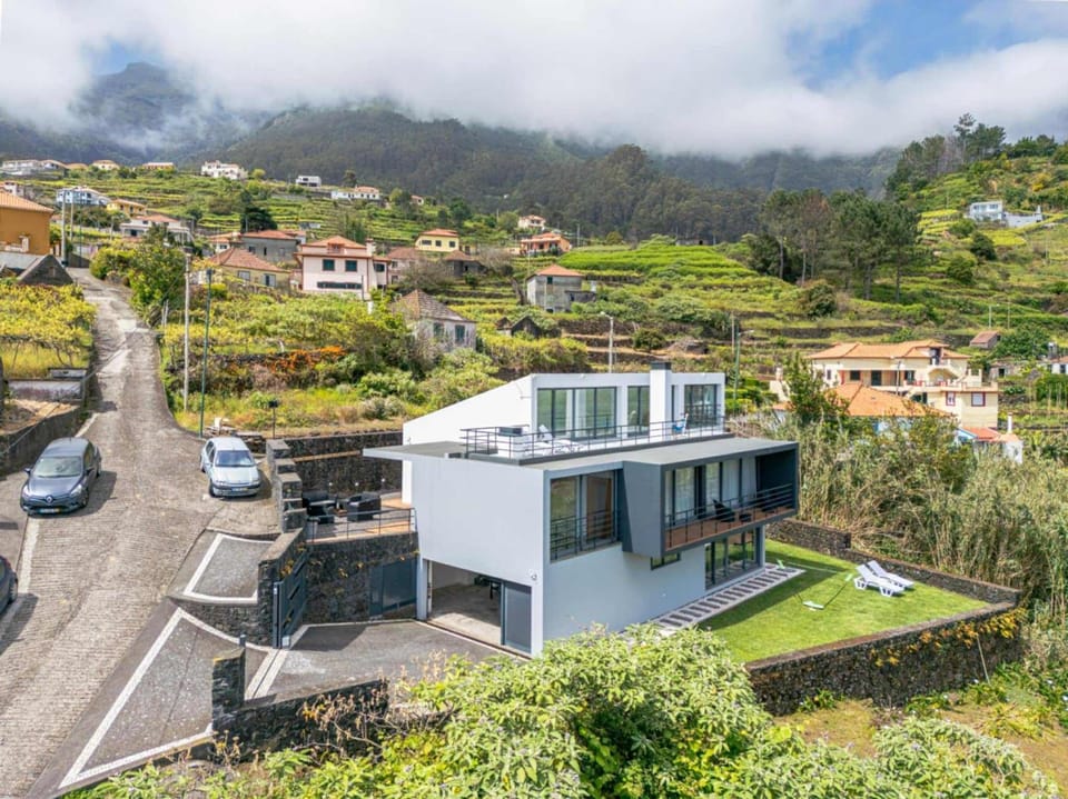 villa vista do vale Villa in Madeira District