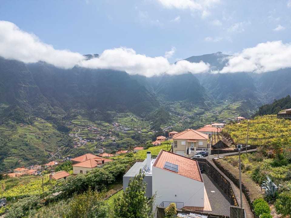 villa vista do vale Villa in Madeira District