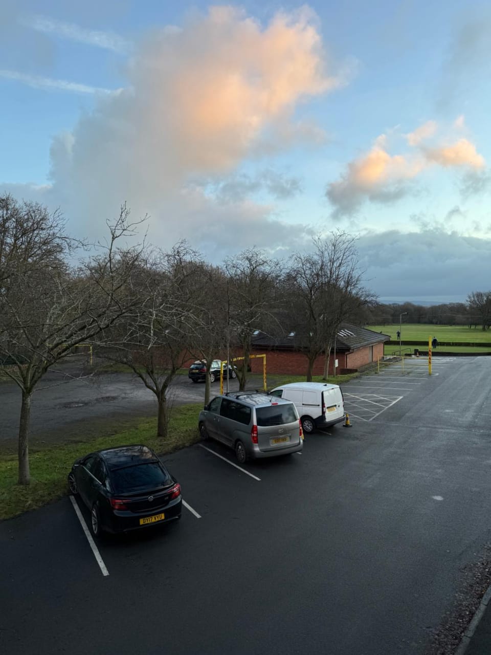 Day, Neighbourhood, Natural landscape, Location, Parking