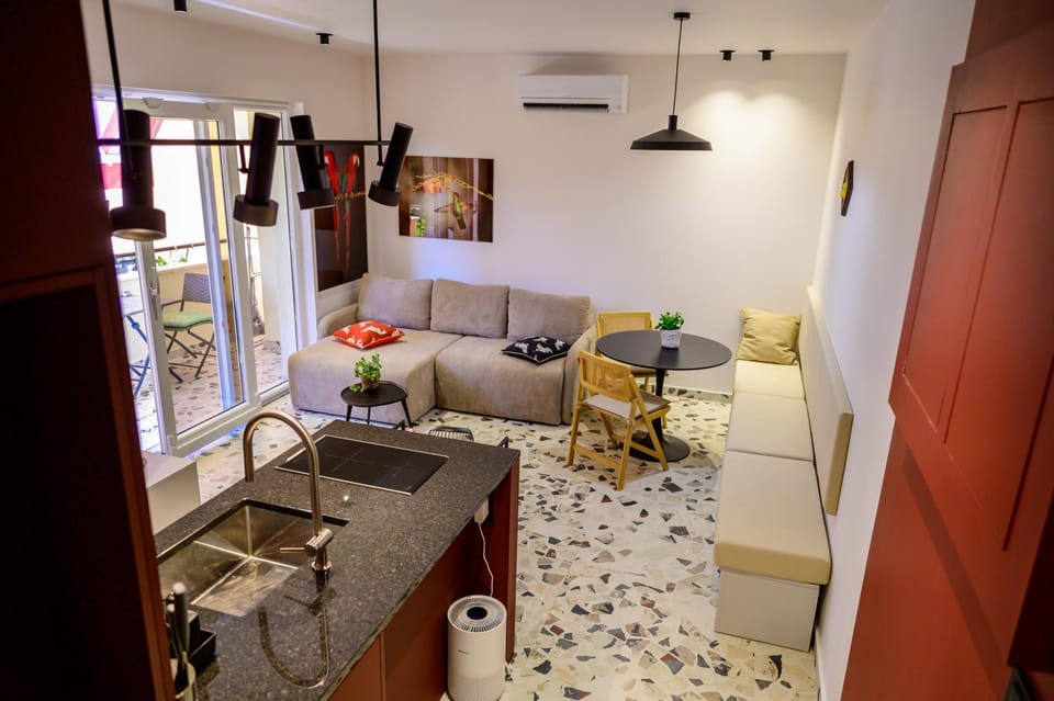 Kitchen or kitchenette, Living room, Photo of the whole room, Seating area, Dining area