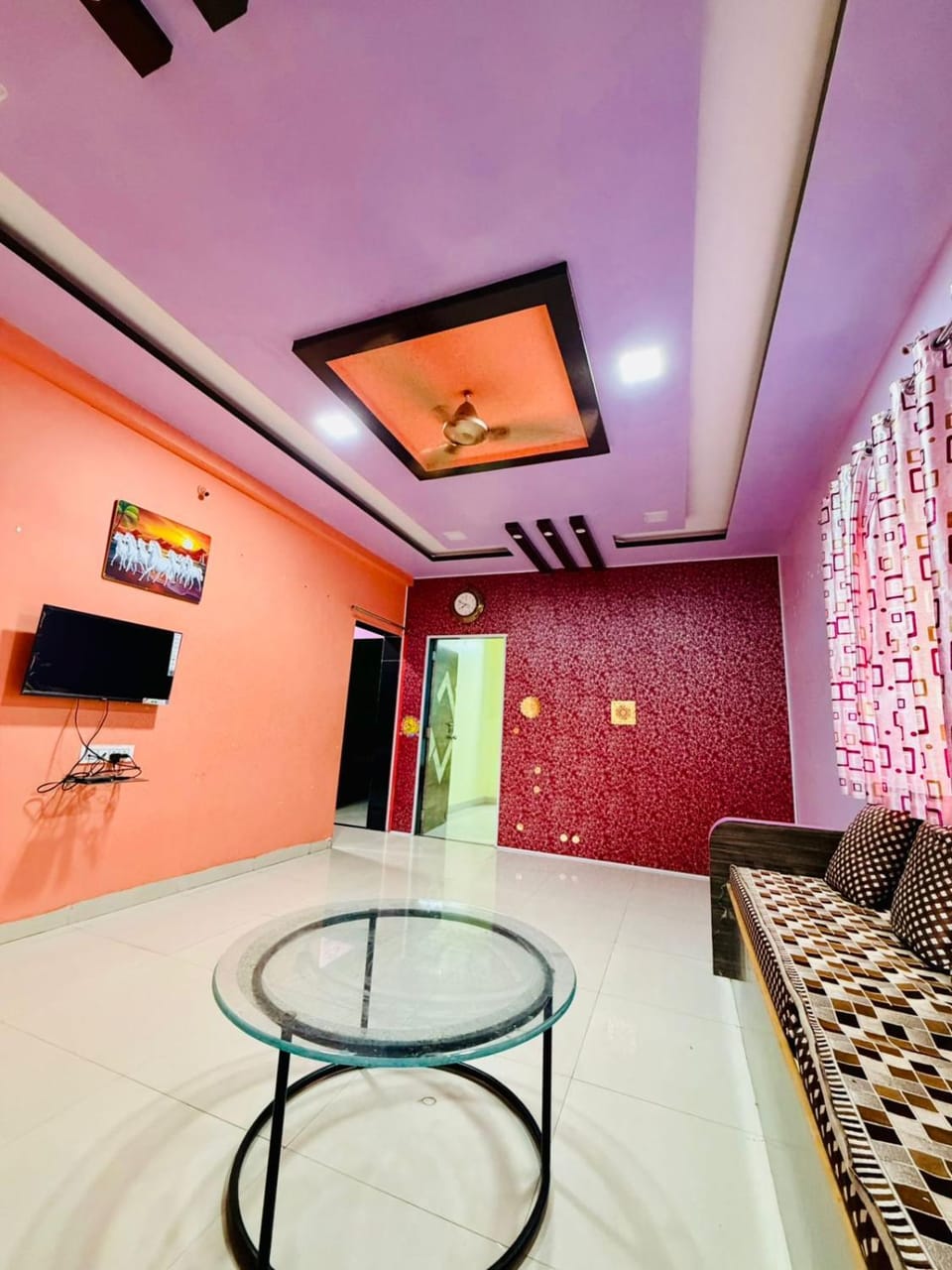 Communal lounge/ TV room, Bed, TV and multimedia, Living room, Photo of the whole room, Seating area, Evening entertainment, Bedroom