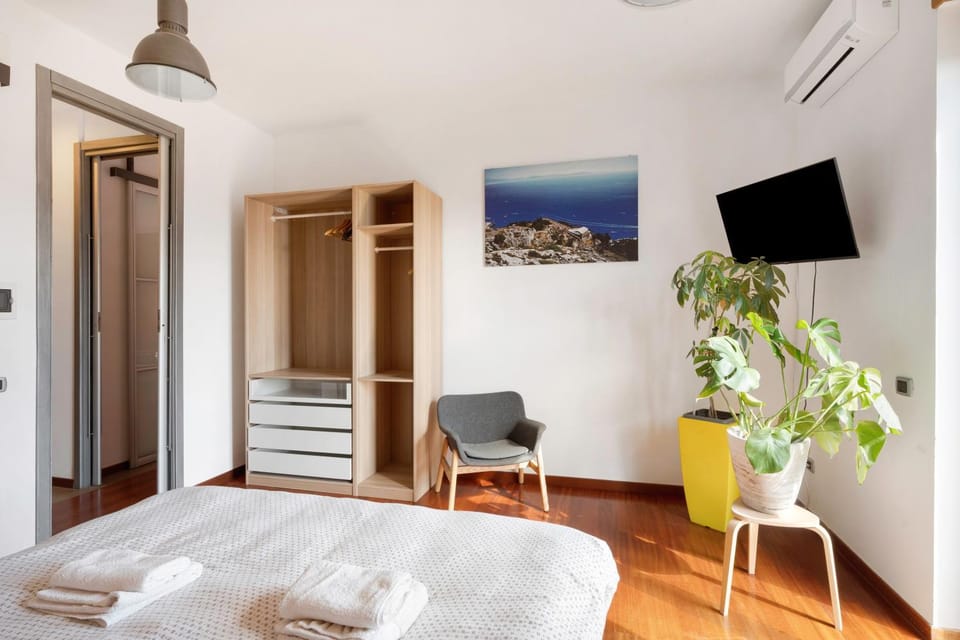 Property building, Living room, Bedroom