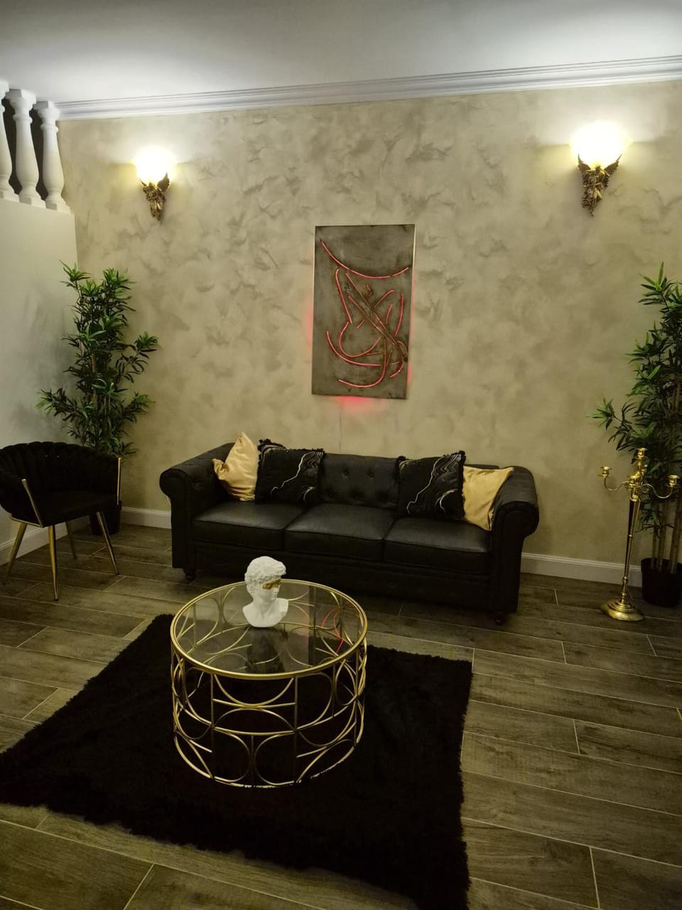 Shiny Cloud Love Room Apartment in Occitanie