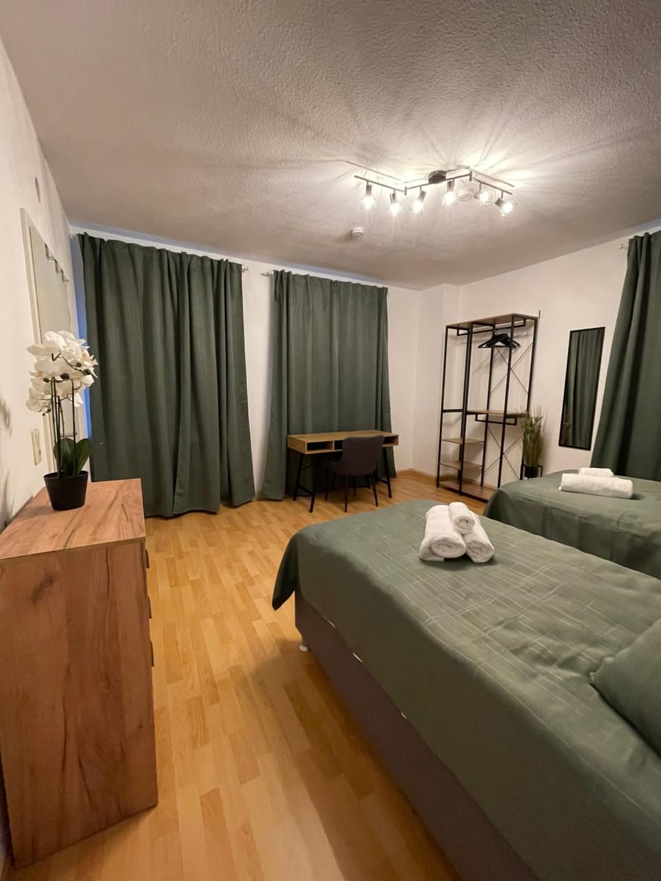 Bed, Photo of the whole room, Bedroom, towels