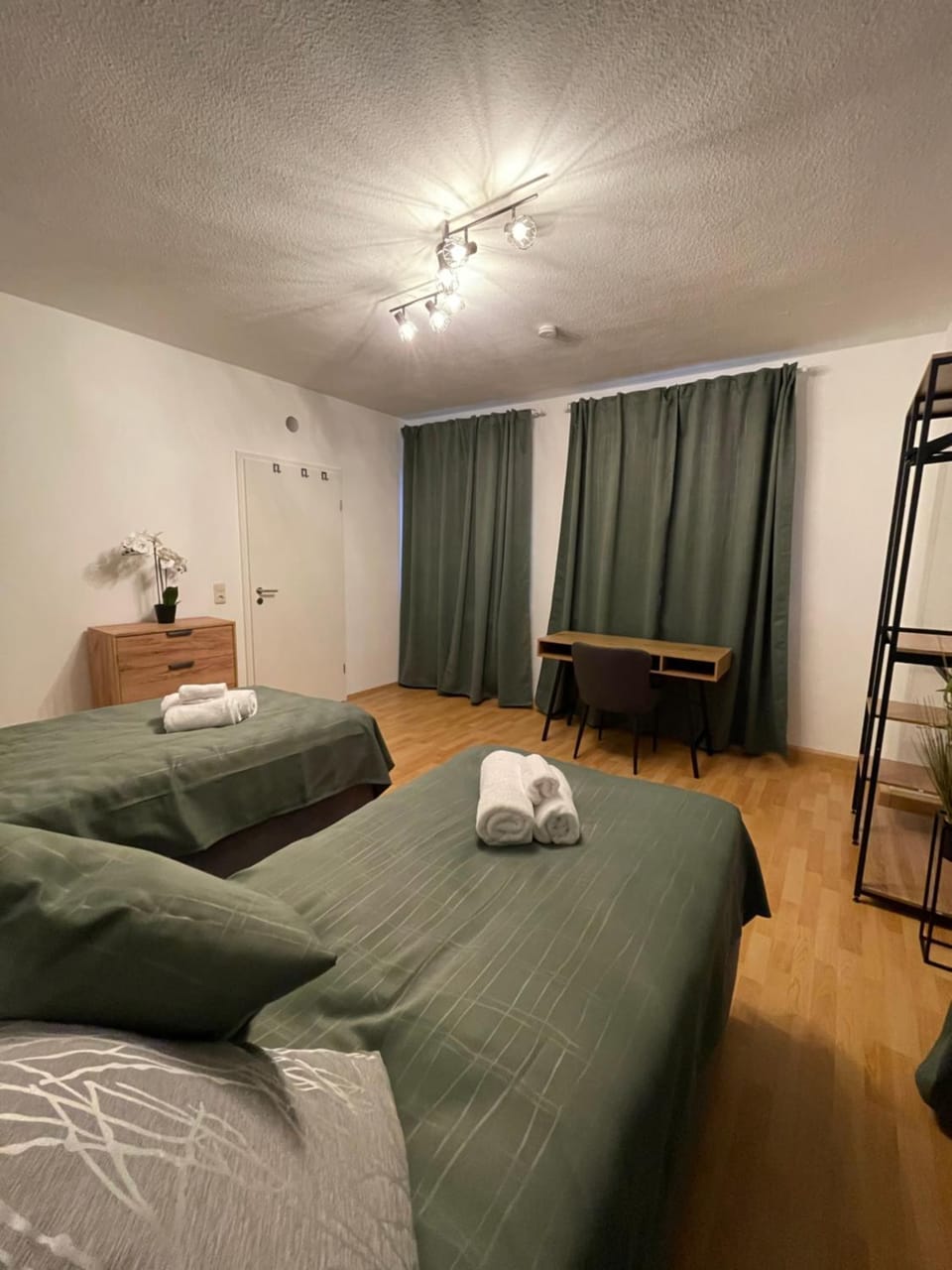 Bed, Photo of the whole room, Bedroom, towels