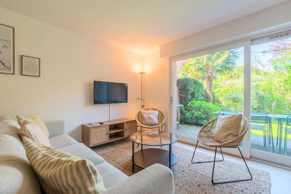 Maison 4 chambres avec jardin & garage proche tram Bed and Breakfast in Villeneuve-d'Ascq