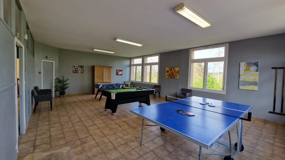 House - Sleeps 10 - Garden - Pets Ok - Games Room House in Brittany