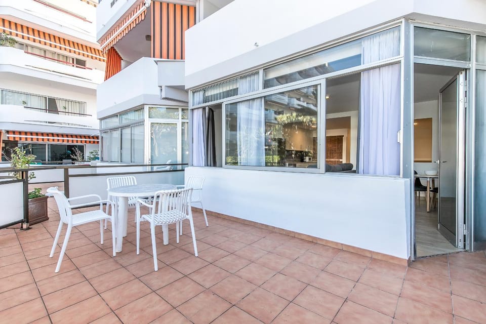 Charming Apt Puerto Cruz, Terrace & Pool Access Apartment in Puerto de la Cruz