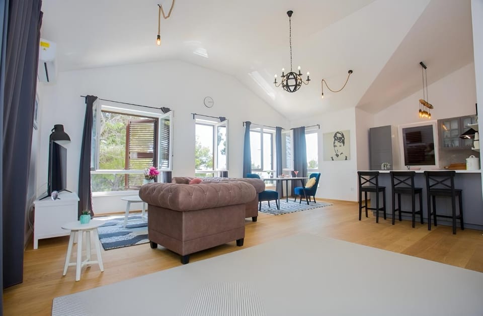 Communal lounge/ TV room, Living room, Seating area, Dining area