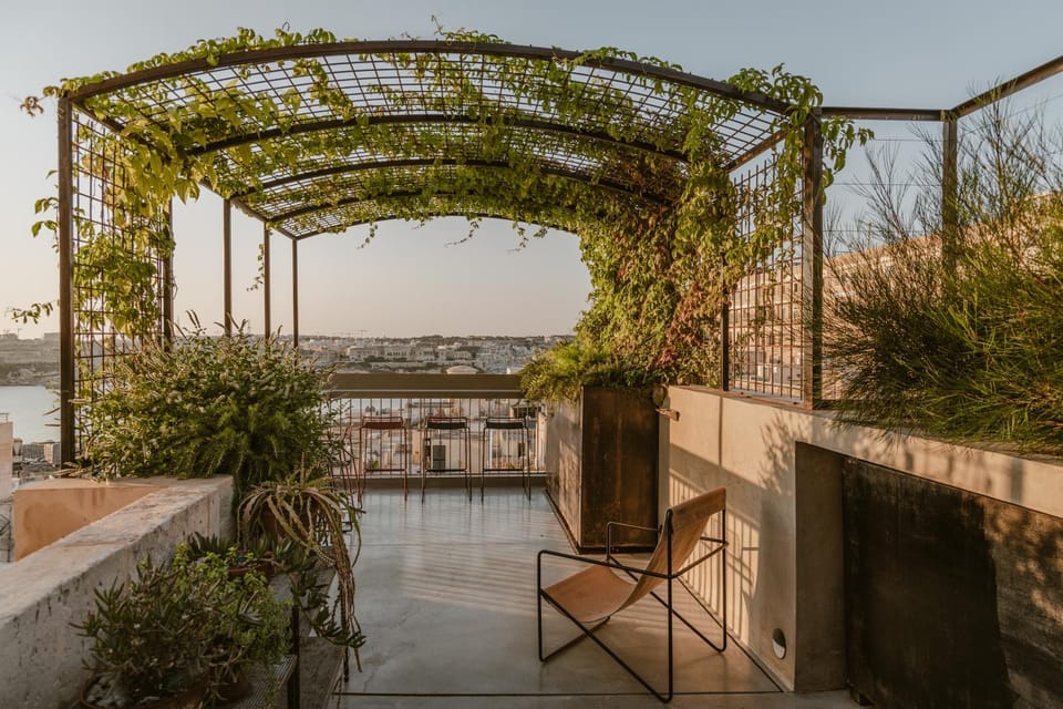 Property building, Garden, Balcony/Terrace