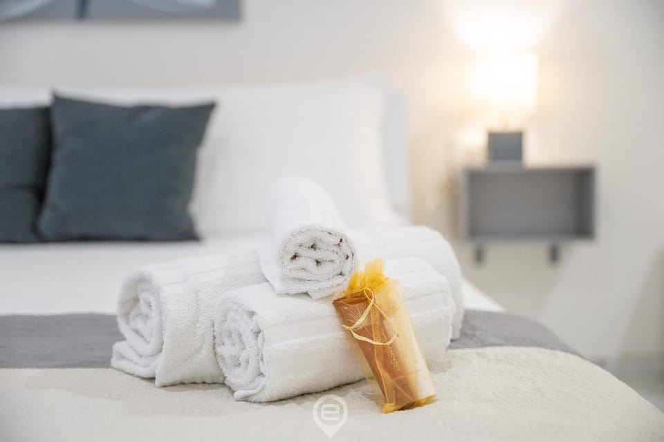Bedroom, towels
