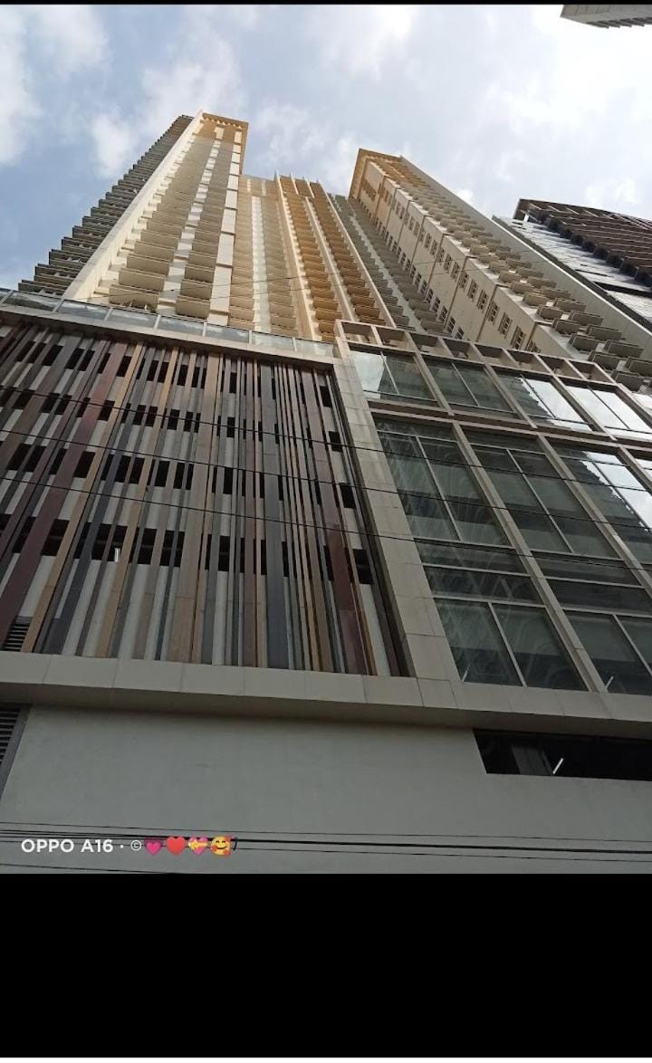 Sleek & Chic One-Bedroom Apartment in Pasay