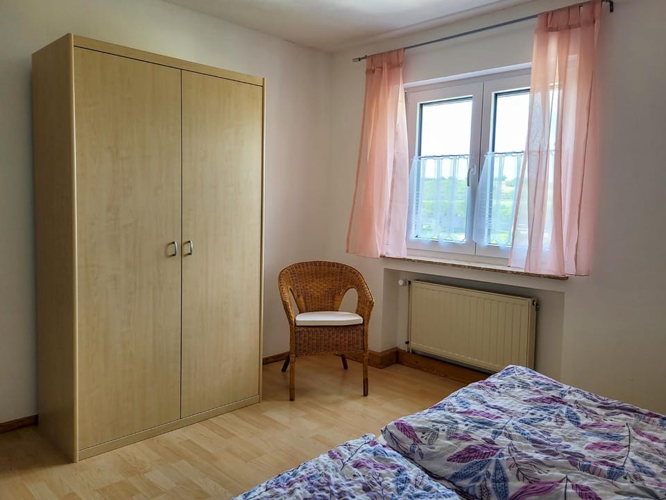 Photo of the whole room, Bedroom, wardrobe