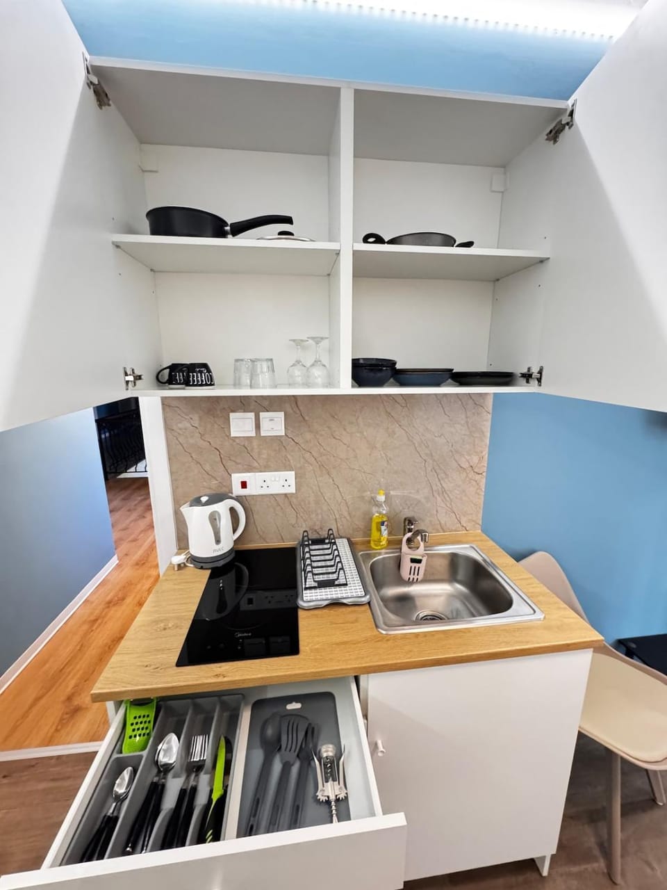 Modern Studio 8 Balcony Kitchenette Bathroom Apartment in Limassol City