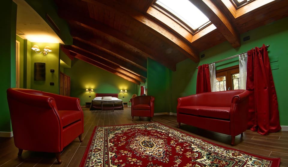 Bed, Bedroom, Garden view