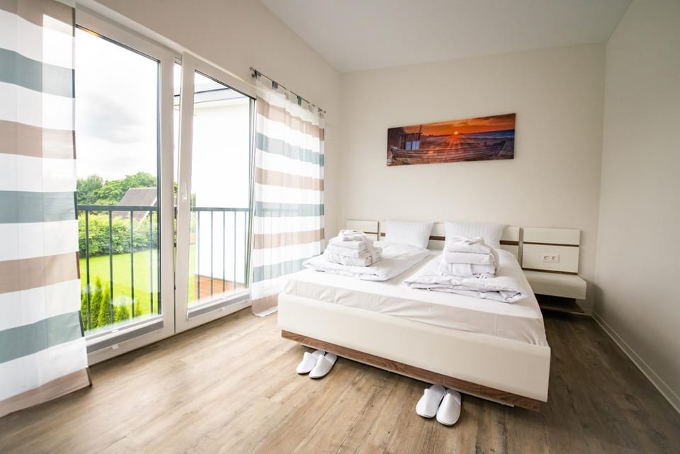 Bed, View (from property/room), Photo of the whole room, Bedroom, towels