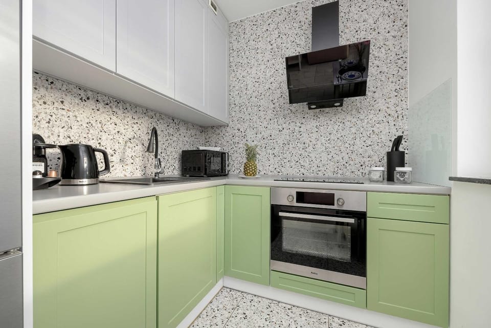 Coffee/tea facilities, Kitchen or kitchenette, dishwasher, microwave, oven, stove