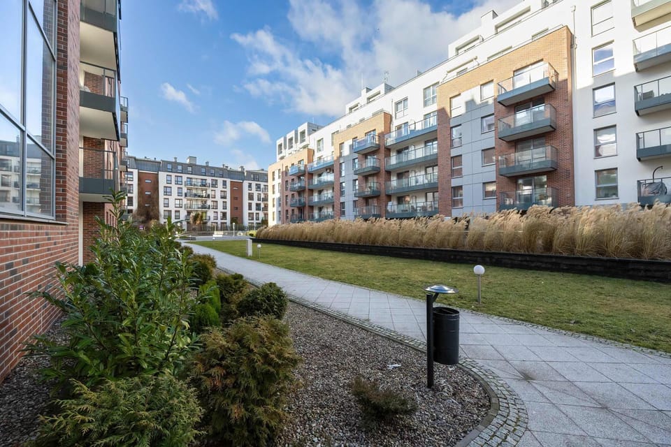 Property building, Day, Neighbourhood, Natural landscape, Street view