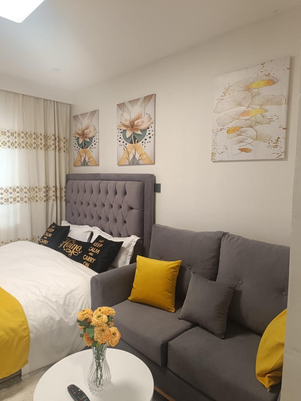 Bed, Seating area